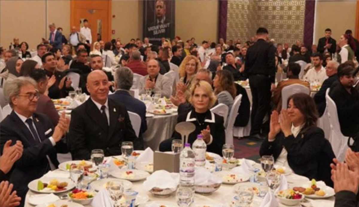 Antalya Zafer Partisi iftarı miting gibi