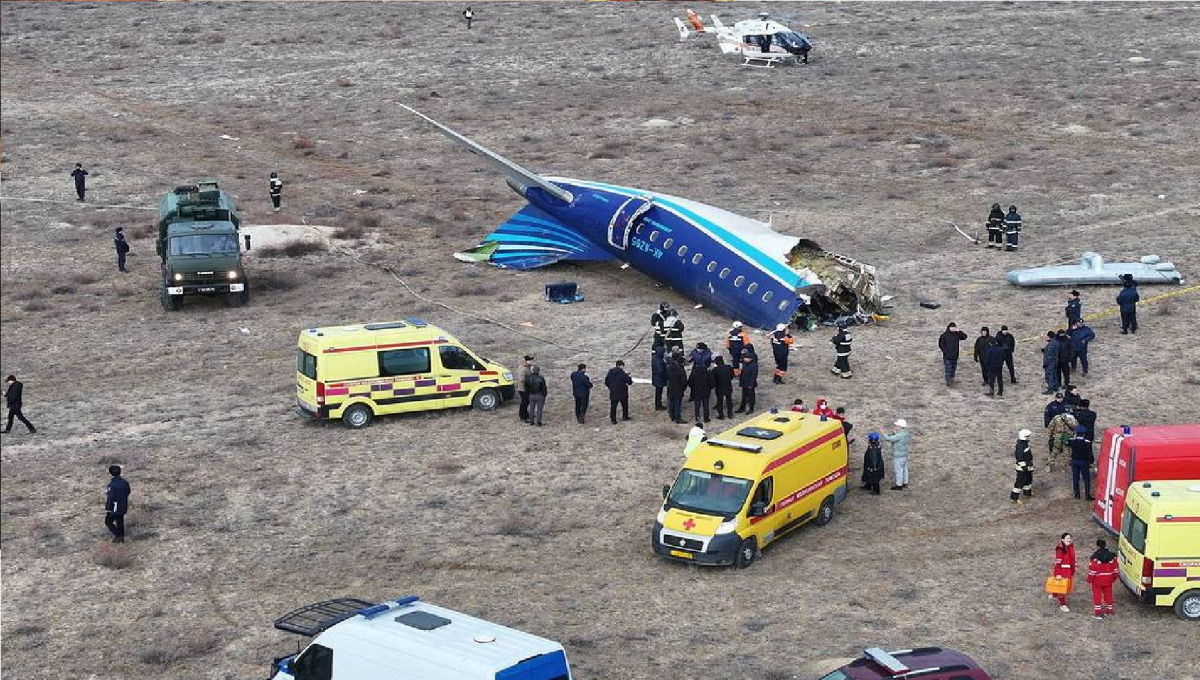 Azerbaycan Hava Yollarına (AZAL) ait uçağın Kazakistan'ın Aktau kenti yakınlarında düştüğü, kazadan sağ kurtulan 6 kişinin sağlık durumlarının ağır olduğu bildirildi.