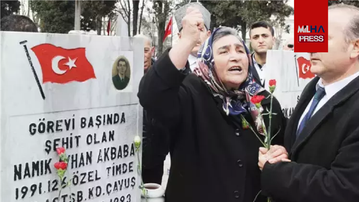 Pakize Anne şehit oğlunun başında gözyaşlarına boğularak paylaştı